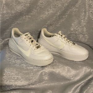 Nike Air Force 1 PLT.AF.ORM “Triple White” (Style DJ9946-100)